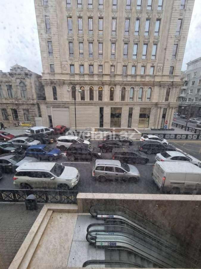 Satılır, köhnə tikili, 4 otaqlı, 150 m², Bakı, Səbail r, Sahil m.