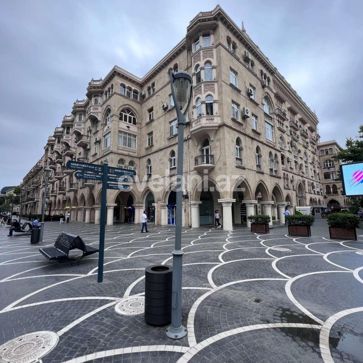 Satılır, köhnə tikili, 3 otaqlı, 100 m², Bakı, Səbail r, Sahil m.