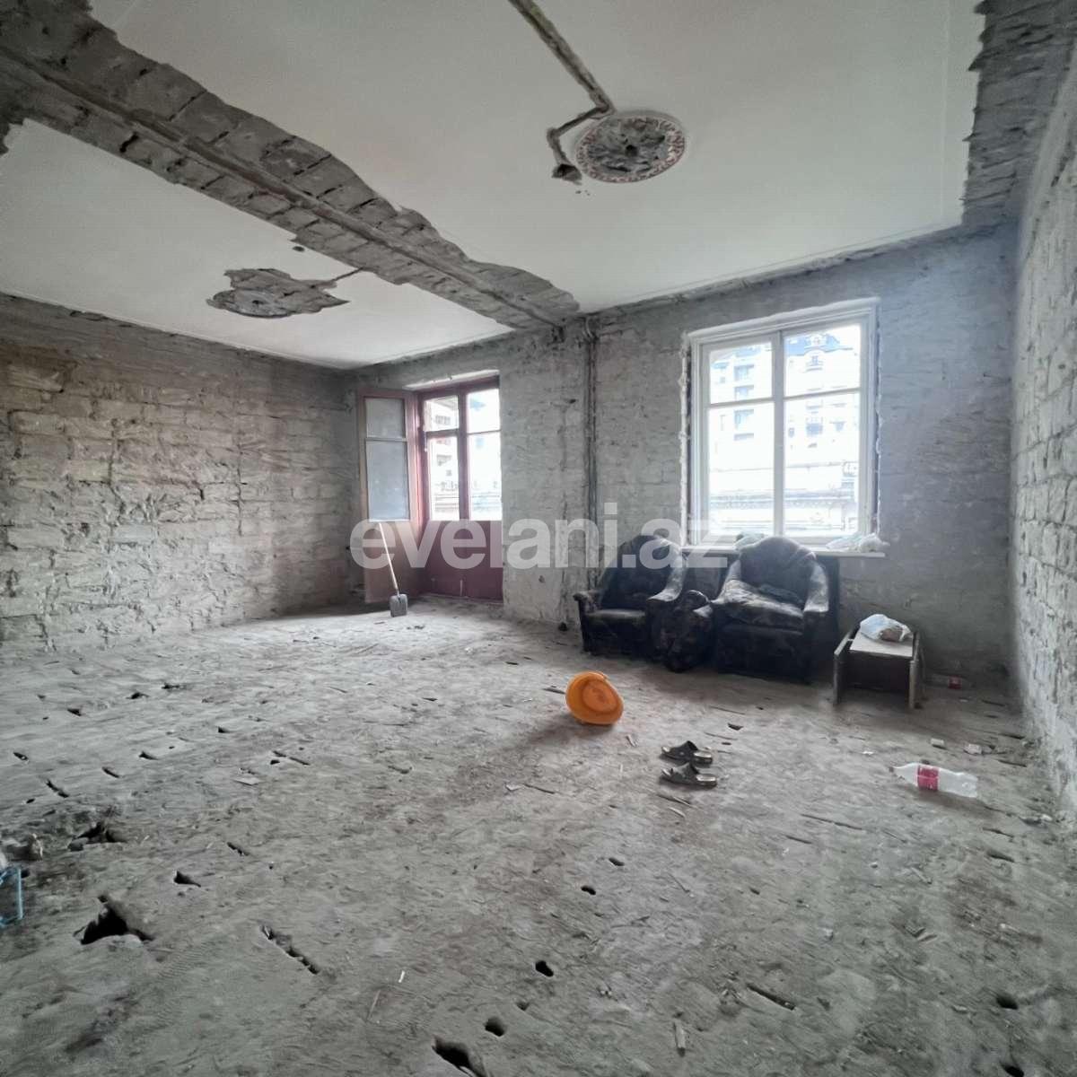 Satılır, köhnə tikili, 3 otaqlı, 100 m², Bakı, Səbail r, Sahil m.