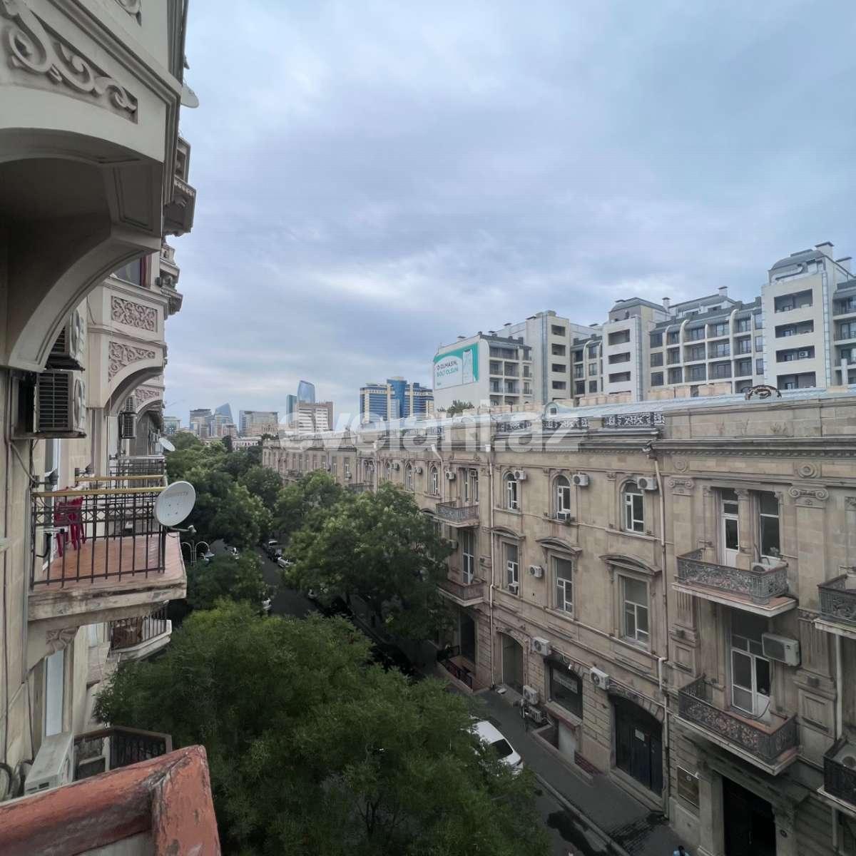 Satılır, köhnə tikili, 3 otaqlı, 100 m², Bakı, Səbail r, Sahil m.