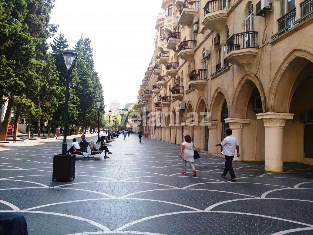 Satılır, köhnə tikili, 3 otaqlı, 100 m², Bakı, Səbail r, Sahil m.