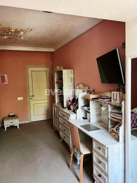 Satılır, köhnə tikili, 5 otaqlı, 110 m², Bakı, Xətai r, Şah İsmayıl Xətai m.