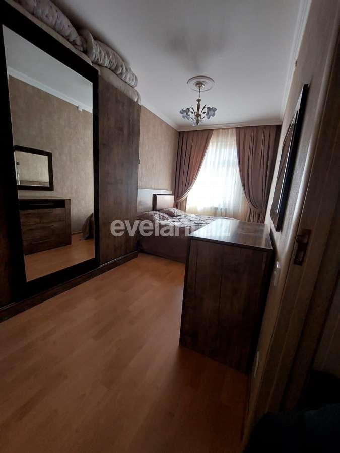 Satılır, köhnə tikili, 2 otaqlı, 50 m², Bakı, Binəqədi r, 7-ci mikrorayon q, Azadlıq prospekti m.