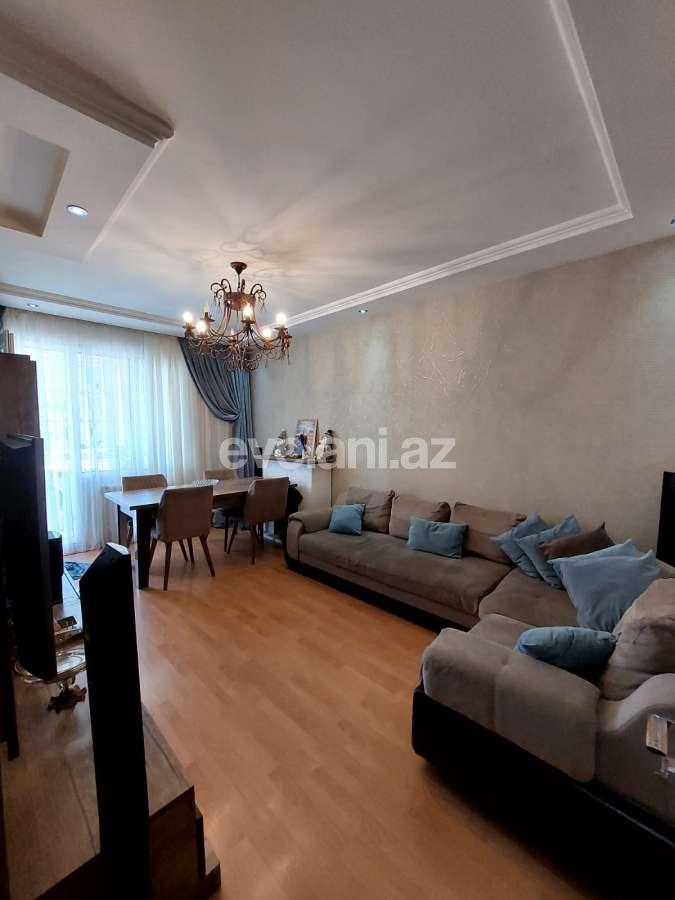 Satılır, köhnə tikili, 2 otaqlı, 50 m², Bakı, Binəqədi r, 7-ci mikrorayon q, Azadlıq prospekti m.
