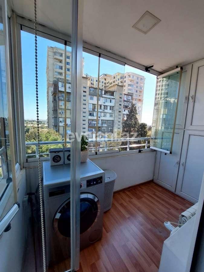 Satılır, köhnə tikili, 2 otaqlı, 50 m², Bakı, Binəqədi r, 7-ci mikrorayon q, Azadlıq prospekti m.