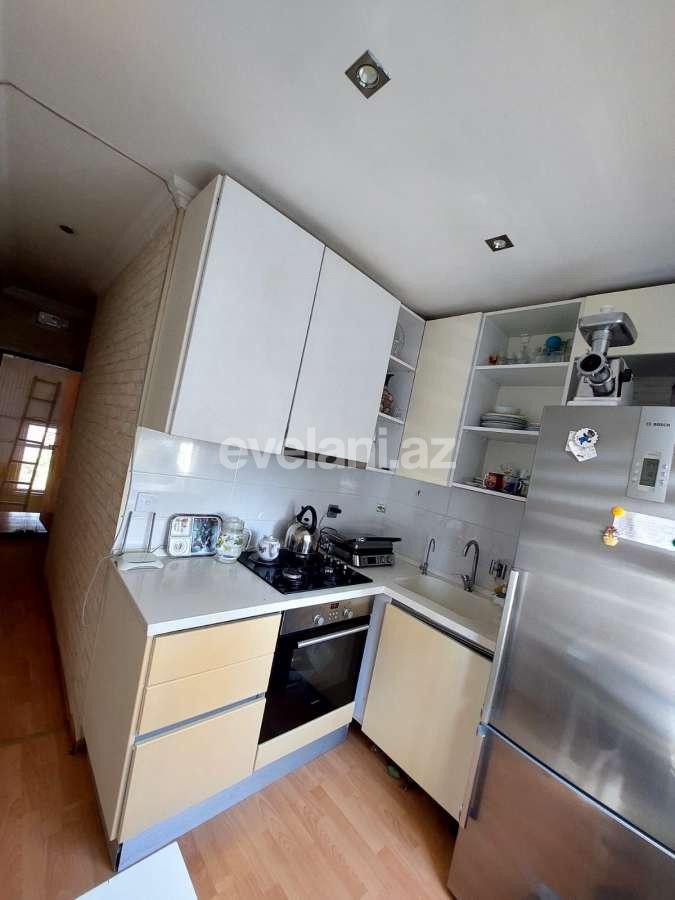 Satılır, köhnə tikili, 2 otaqlı, 50 m², Bakı, Binəqədi r, 7-ci mikrorayon q, Azadlıq prospekti m.