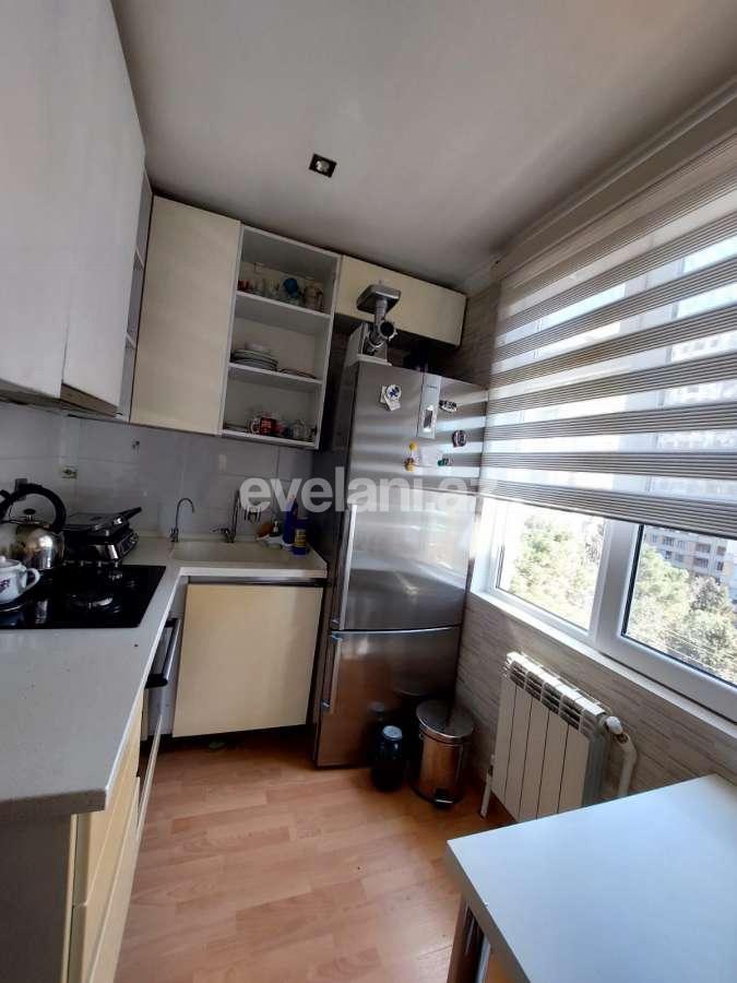 Satılır, köhnə tikili, 2 otaqlı, 50 m², Bakı, Binəqədi r, 7-ci mikrorayon q, Azadlıq prospekti m.