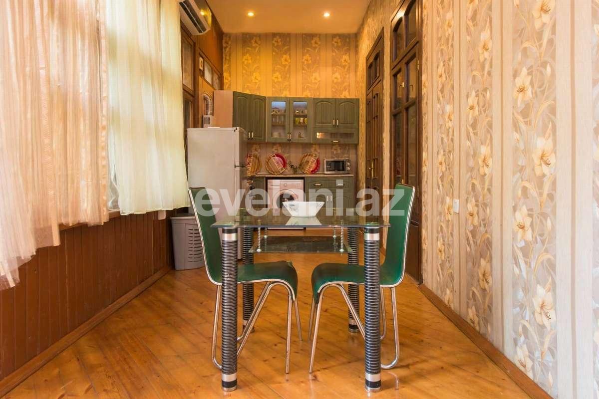 Kirayə verilir, köhnə tikili, 4 otaqlı, 130 m², Bakı, Səbail r, İçəri Şəhər m.