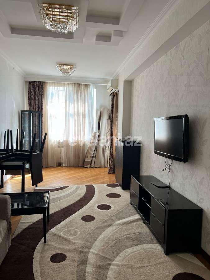 Kirayə verilir, yeni tikili, 3 otaqlı, 215 m², Bakı, Xətai r.