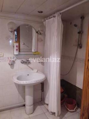 Satılır, köhnə tikili, 3 otaqlı, 68 m², Bakı, Səbail r, Badamdar q, Elmlər Akademiyası m.