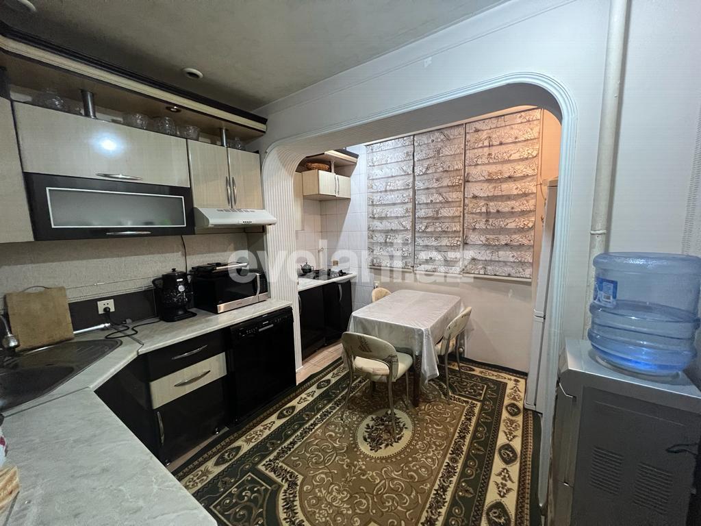 Satılır, köhnə tikili, 4 otaqlı, 100 m², Bakı, Xətai r, Xalqlar Dostluğu m.
