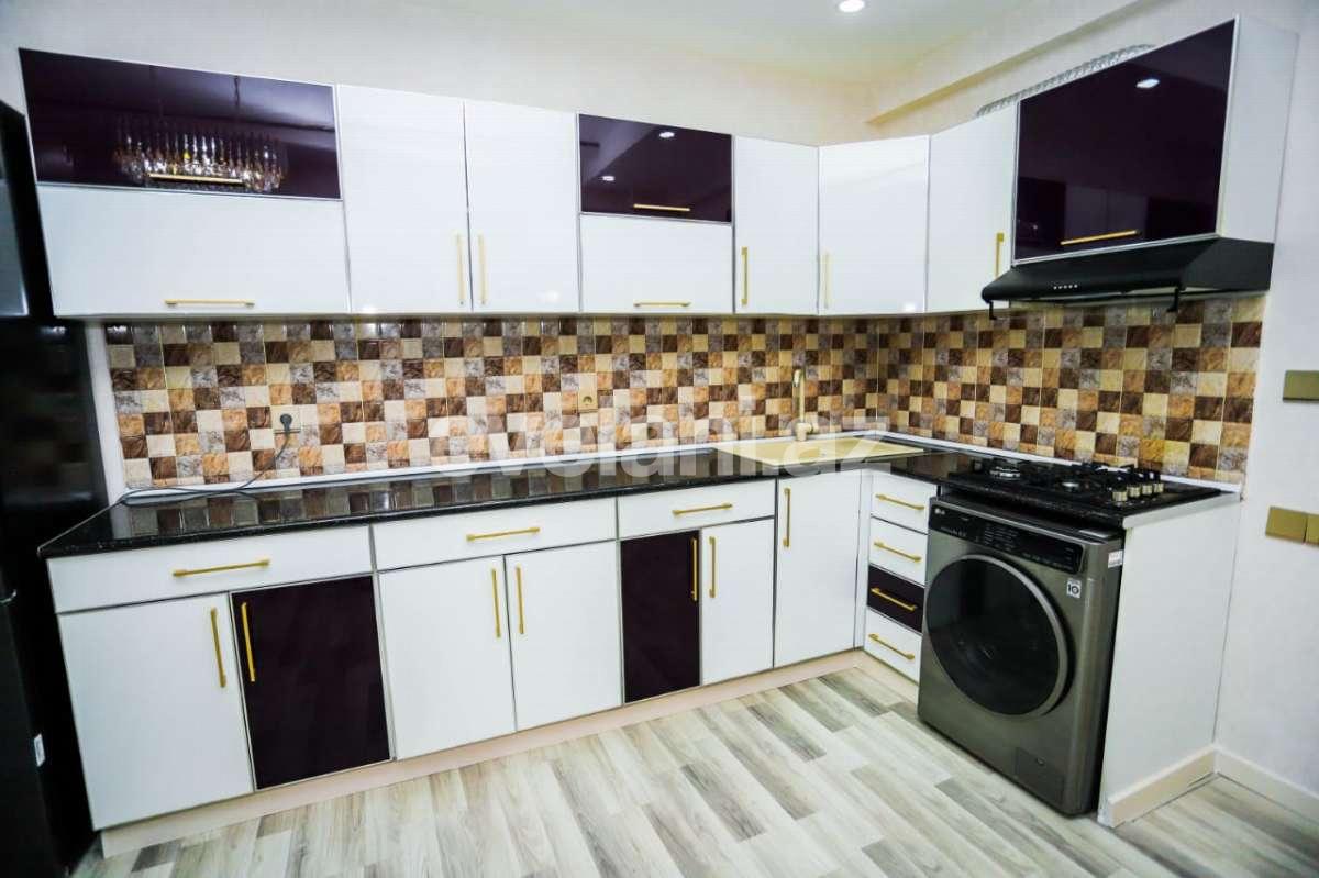 Satılır, yeni tikili, 2 otaqlı, 90 m², Bakı, Nizami r, Qara Qarayev m.