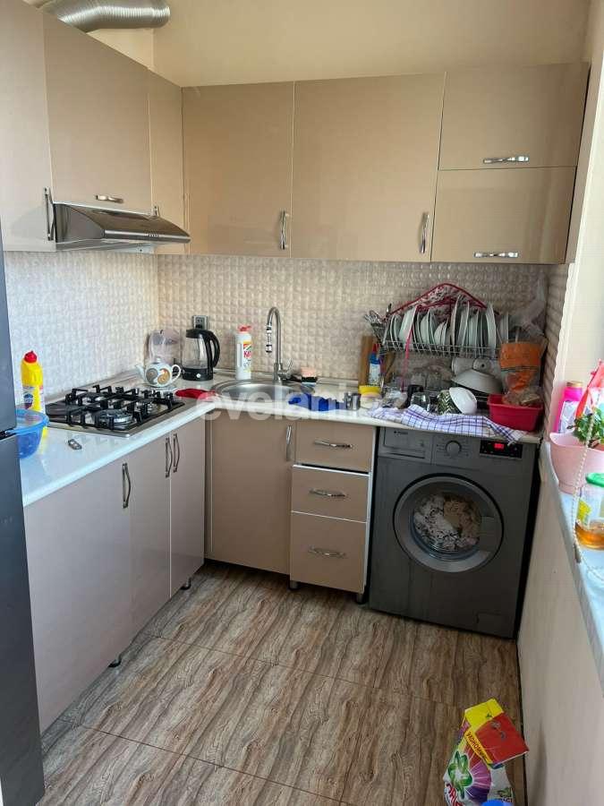 Satılır, köhnə tikili, 2 otaqlı, 45 m², Bakı, Nəsimi r, Memar Əcəmi m.