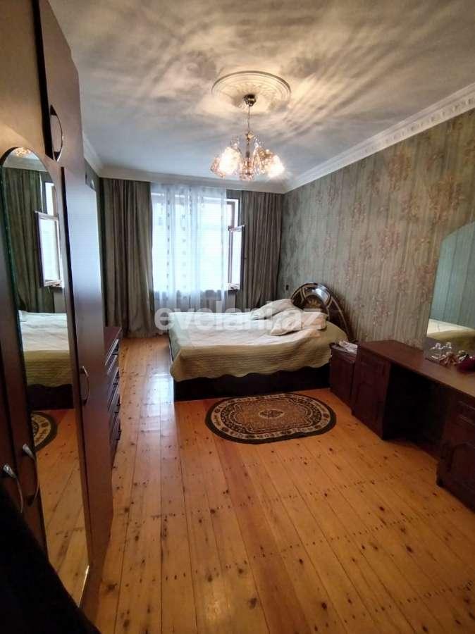 Sale, old building, 5 room, 110 m², Baku, Surakhani r, Massiv A d.