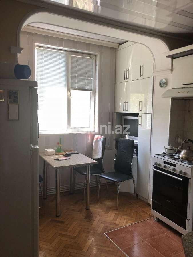 Satılır, köhnə tikili, 3 otaqlı, 80 m², Bakı, Binəqədi r, Memar Əcəmi m.