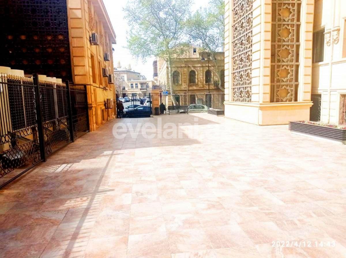 Продаётся, вторичка, 2-комнаты, 70 m², Баку, Сабаильский r, Ичери Шехер m.