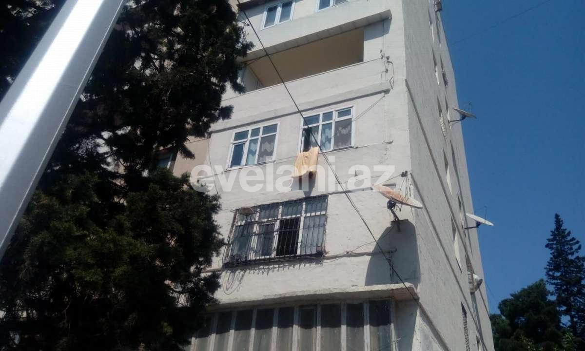 Satılır, köhnə tikili, 3 otaqlı, 60 m², Bakı, Nizami r, Xalqlar Dostluğu m.