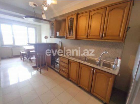 Kirayə verilir, köhnə tikili, 3 otaqlı, 140 m², Bakı, Yasamal r, İnşaatçılar m.