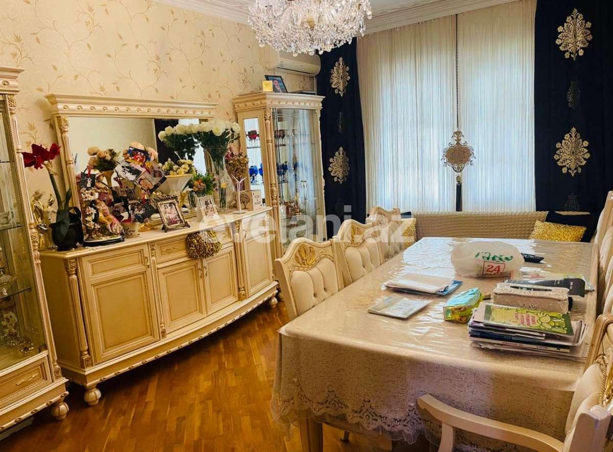 Satılır, köhnə tikili, 4 otaqlı, 90 m², Bakı, Nərimanov r, Gənclik m.