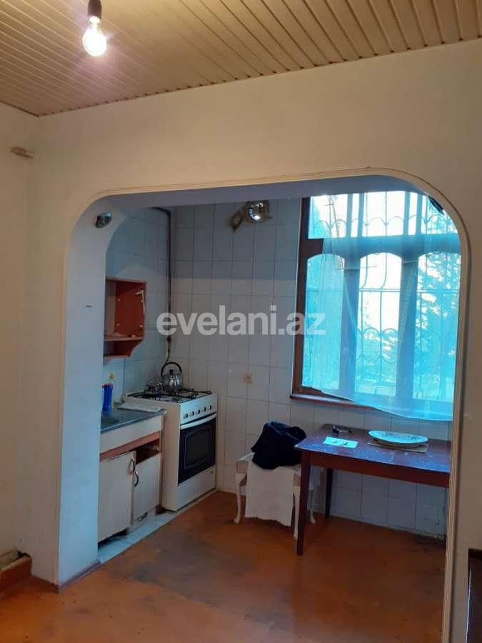 Satılır, köhnə tikili, 2 otaqlı, 50 m², Bakı, Binəqədi r, 8-ci mikrorayon q, Azadlıq prospekti m.