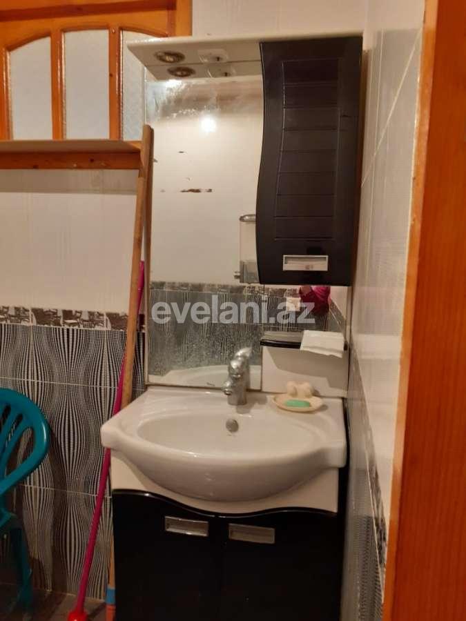 Satılır, köhnə tikili, 2 otaqlı, 50 m², Bakı, Binəqədi r, 8-ci mikrorayon q, Azadlıq prospekti m.