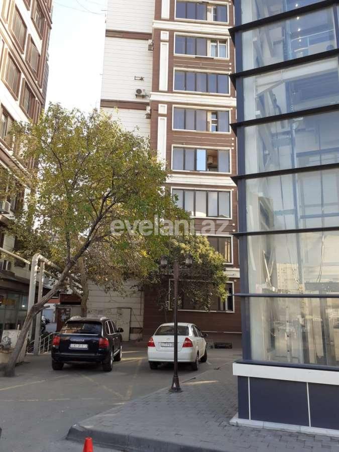 Satılır, köhnə tikili, 2 otaqlı, 50 m², Bakı, Binəqədi r, 8-ci mikrorayon q, Azadlıq prospekti m.