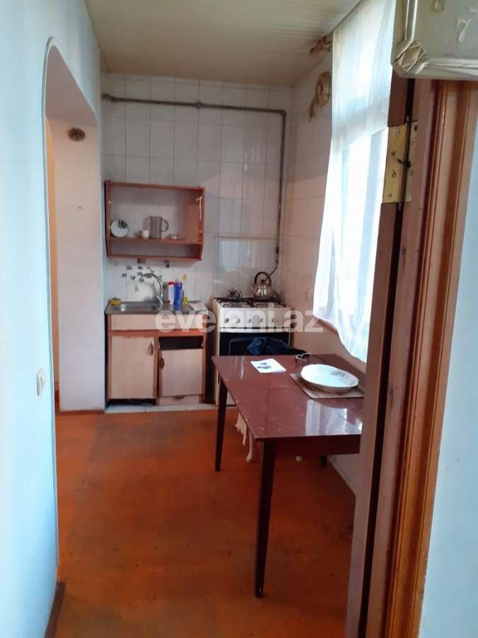 Satılır, köhnə tikili, 2 otaqlı, 50 m², Bakı, Binəqədi r, 8-ci mikrorayon q, Azadlıq prospekti m.