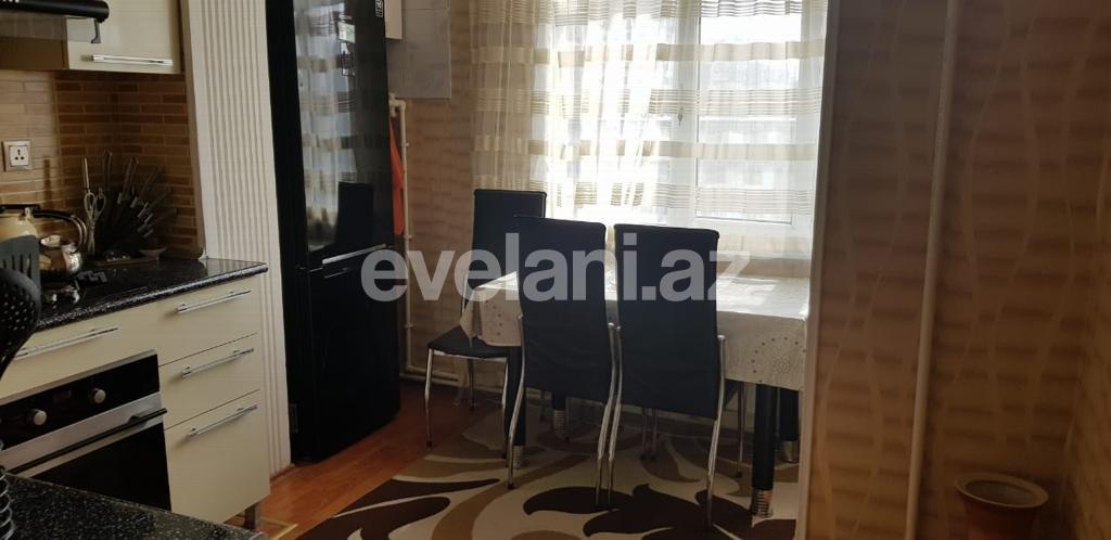 Satılır, köhnə tikili, 3 otaqlı, 85 m², Bakı, Binəqədi r, 8-ci mikrorayon q, Azadlıq prospekti m.