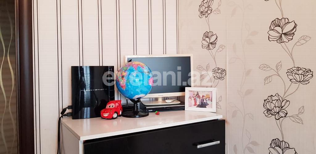 Satılır, köhnə tikili, 3 otaqlı, 85 m², Bakı, Binəqədi r, 8-ci mikrorayon q, Azadlıq prospekti m.
