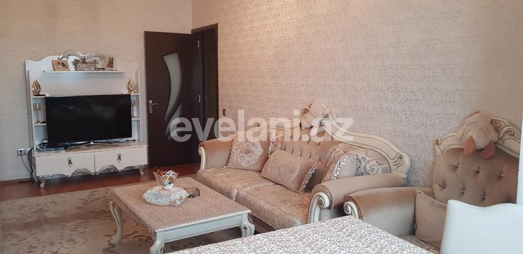 Satılır, köhnə tikili, 3 otaqlı, 85 m², Bakı, Binəqədi r, 8-ci mikrorayon q, Azadlıq prospekti m.