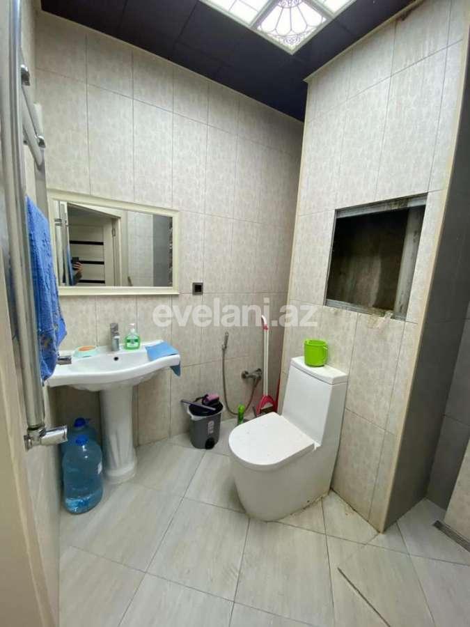 Satılır, köhnə tikili, 2 otaqlı, 60 m², Bakı, Binəqədi r, 8-ci mikrorayon q, Azadlıq prospekti m.