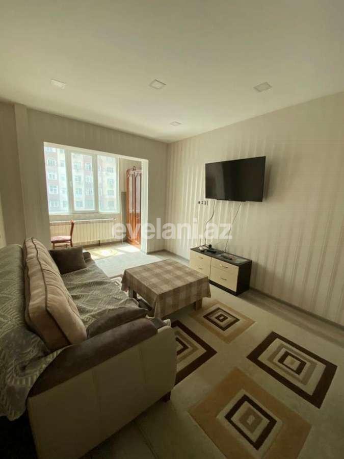 Satılır, köhnə tikili, 2 otaqlı, 60 m², Bakı, Binəqədi r, 8-ci mikrorayon q, Azadlıq prospekti m.