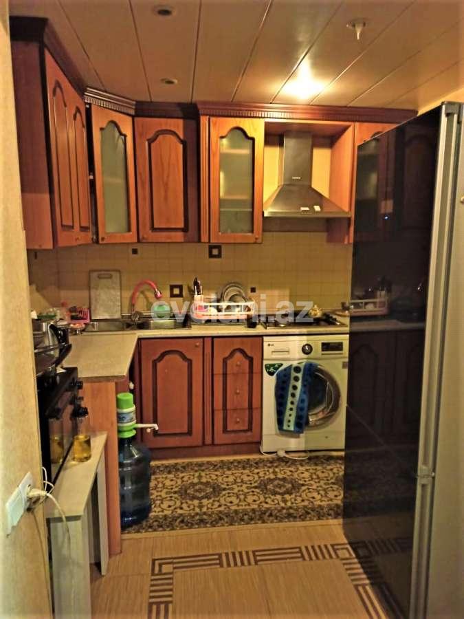 Satılır, köhnə tikili, 3 otaqlı, 70 m², Bakı, Nizami r, 8-ci kilometr q, Qara Qarayev m.