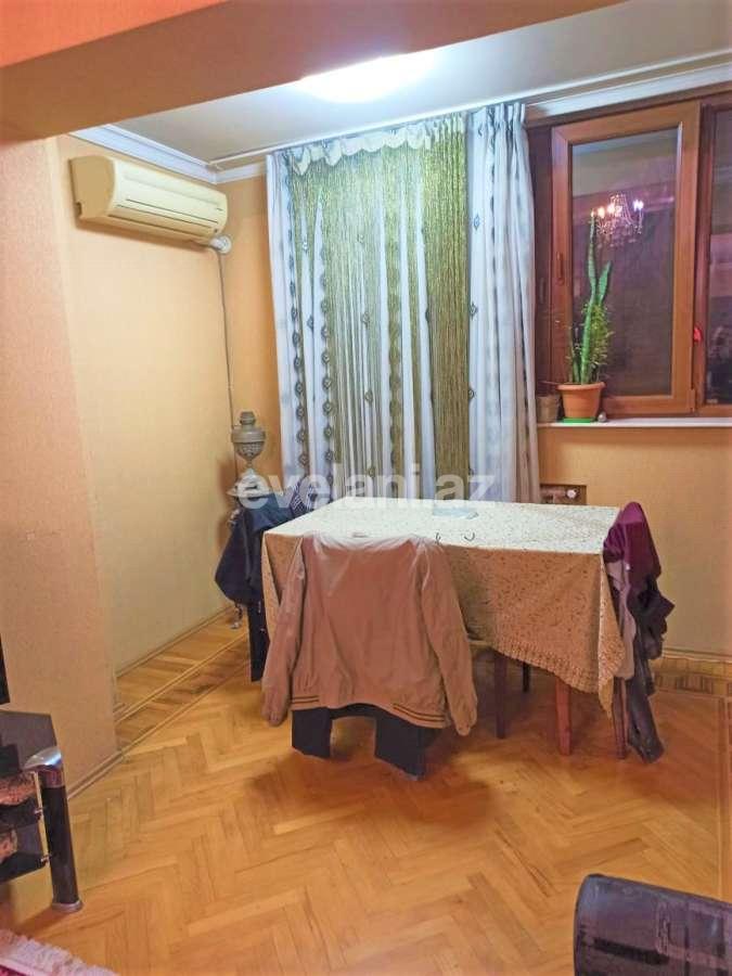 Satılır, köhnə tikili, 3 otaqlı, 70 m², Bakı, Nizami r, 8-ci kilometr q, Qara Qarayev m.