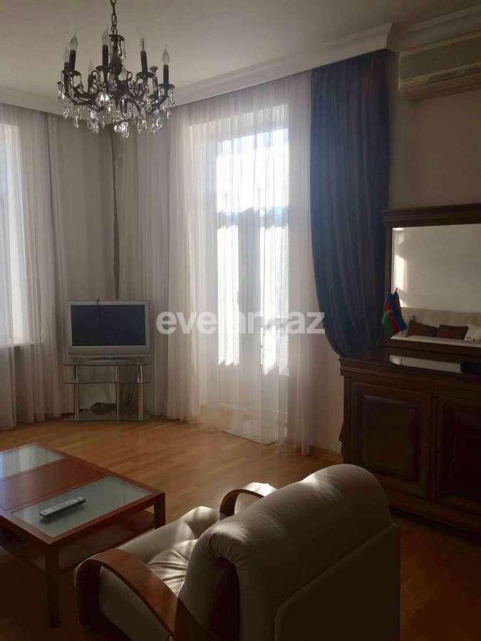 Satılır, köhnə tikili, 3 otaqlı, 80 m², Bakı, Səbail r, Sahil m.