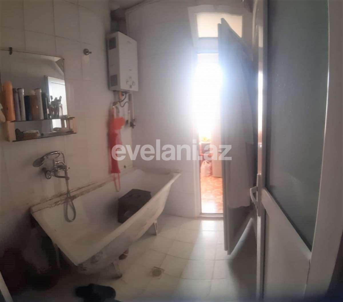 Satılır, köhnə tikili, 2 otaqlı, 50 m², Bakı, Nəsimi r, 3-cü mikrorayon q, Memar Əcəmi m.