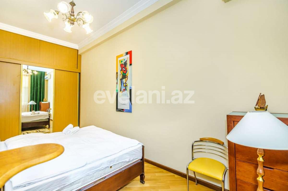 Rent, old building, 3 room, 90 m², Baku, Sabail r, Sahil m.