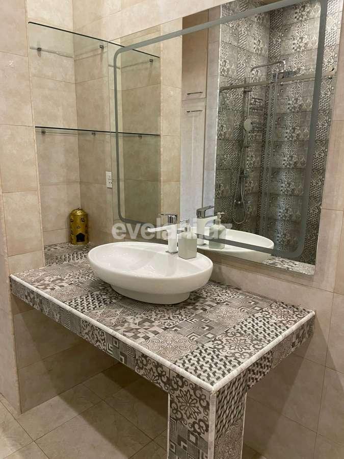 Kirayə verilir, köhnə tikili, 4 otaqlı, 120 m², Bakı, Səbail r, İçəri Şəhər m.