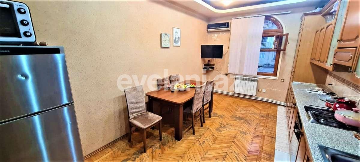 Satılır, köhnə tikili, 4 otaqlı, 120 m², Bakı, Yasamal r, Yasamal q, Elmlər Akademiyası m.