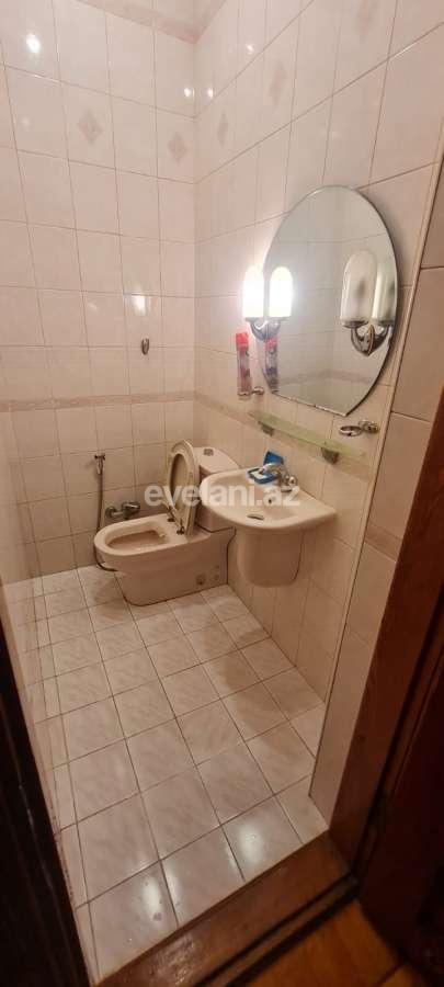 Satılır, köhnə tikili, 4 otaqlı, 120 m², Bakı, Yasamal r, Yasamal q, Elmlər Akademiyası m.