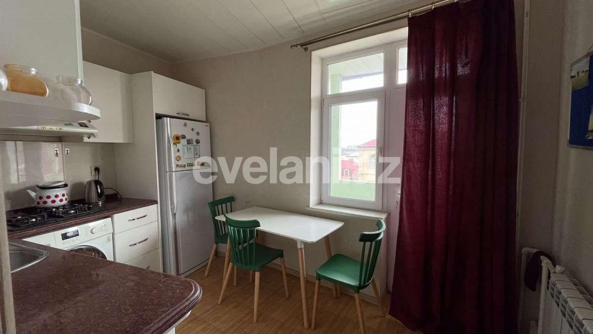 Kirayə verilir, köhnə tikili, 3 otaqlı, 70 m², Bakı, Nizami r.