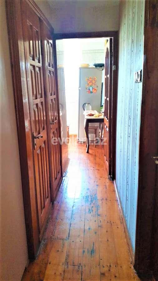 Satılır, köhnə tikili, 3 otaqlı, 70 m², Bakı, Nizami r, Xalqlar Dostluğu m.