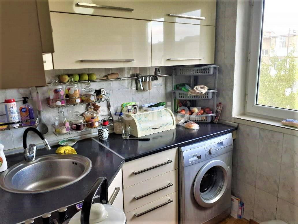 Satılır, köhnə tikili, 3 otaqlı, 70 m², Bakı, Nizami r, Xalqlar Dostluğu m.