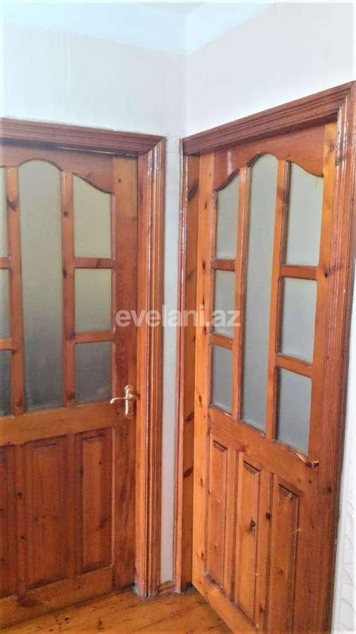 Satılır, köhnə tikili, 3 otaqlı, 70 m², Bakı, Nizami r, Xalqlar Dostluğu m.