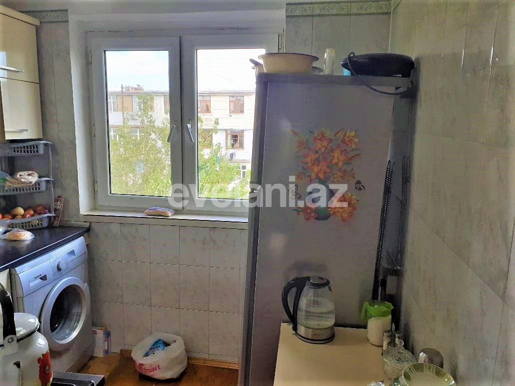 Satılır, köhnə tikili, 3 otaqlı, 70 m², Bakı, Nizami r, Xalqlar Dostluğu m.