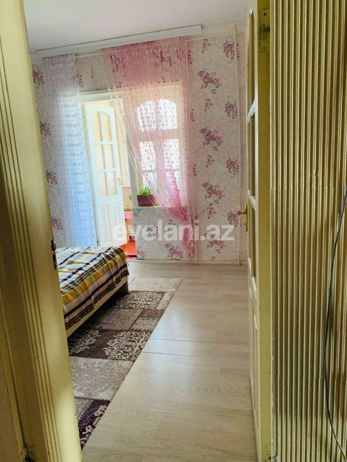 Satılır, köhnə tikili, 4 otaqlı, 120 m², Bakı, Binəqədi r, 8-ci mikrorayon q, Azadlıq prospekti m.