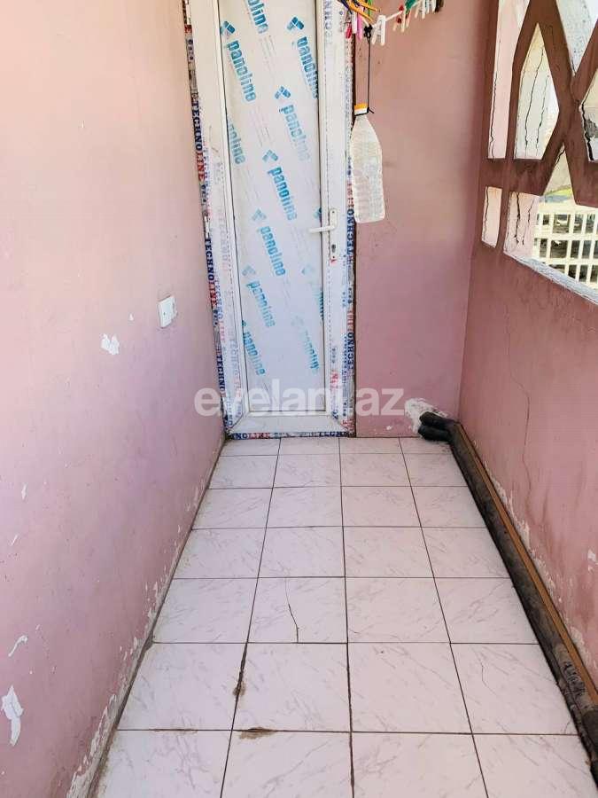 Satılır, köhnə tikili, 4 otaqlı, 120 m², Bakı, Binəqədi r, 8-ci mikrorayon q, Azadlıq prospekti m.