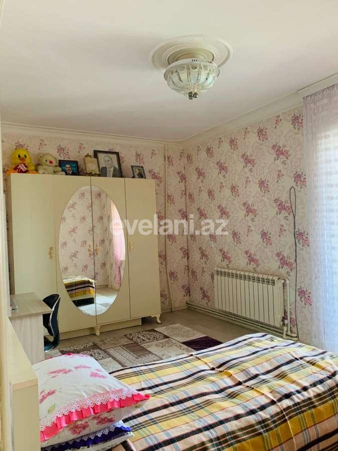 Satılır, köhnə tikili, 4 otaqlı, 120 m², Bakı, Binəqədi r, 8-ci mikrorayon q, Azadlıq prospekti m.