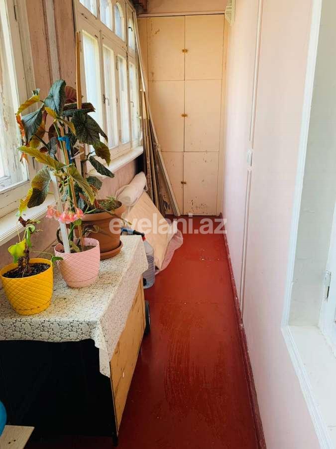 Satılır, köhnə tikili, 4 otaqlı, 120 m², Bakı, Binəqədi r, 8-ci mikrorayon q, Azadlıq prospekti m.