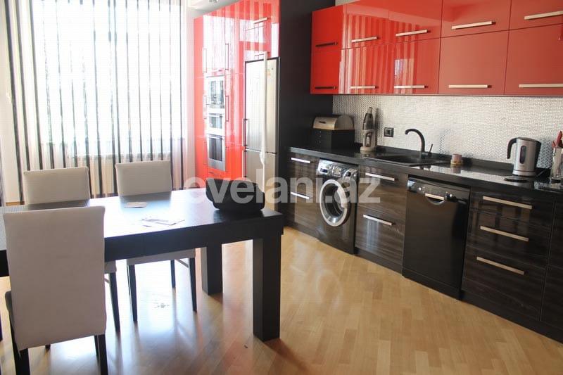 Satılır, yeni tikili, 4 otaqlı, 192 m², Bakı, Nəsimi r, 4-cü mikrorayon q, Memar Əcəmi m.